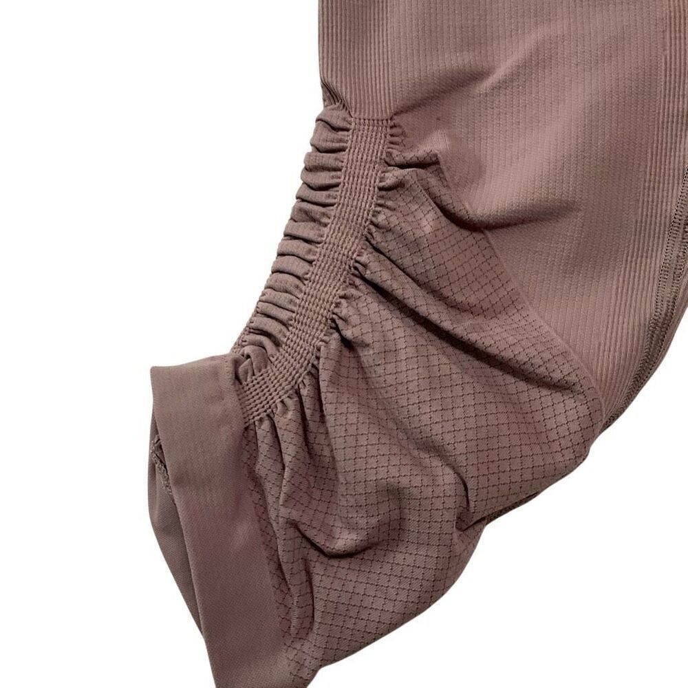 Lululemon Awakening Crop Leggings, Size 4, Mauve gorpcore yoga - Picture 4 of 13